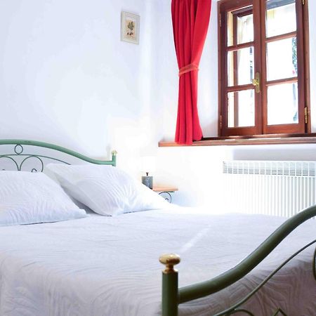 Hostal Les Grands Prés des Baronnies La Roche-sur-le-Buis Exterior foto