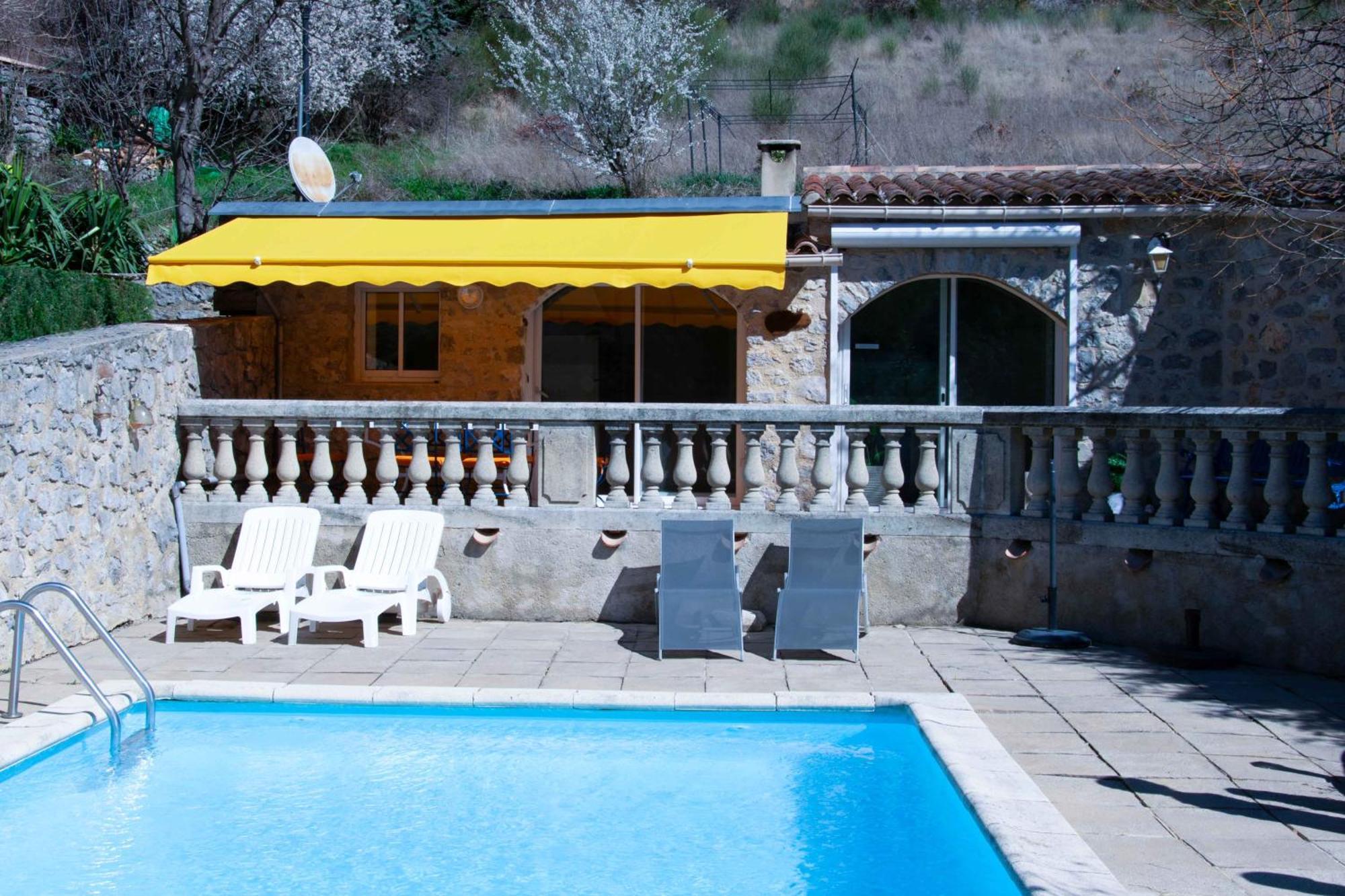 Hostal Les Grands Prés des Baronnies La Roche-sur-le-Buis Exterior foto